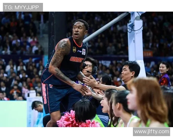 约翰-埃格伯努连续三场CBA比赛砍下30+得分,展现超级球星风范